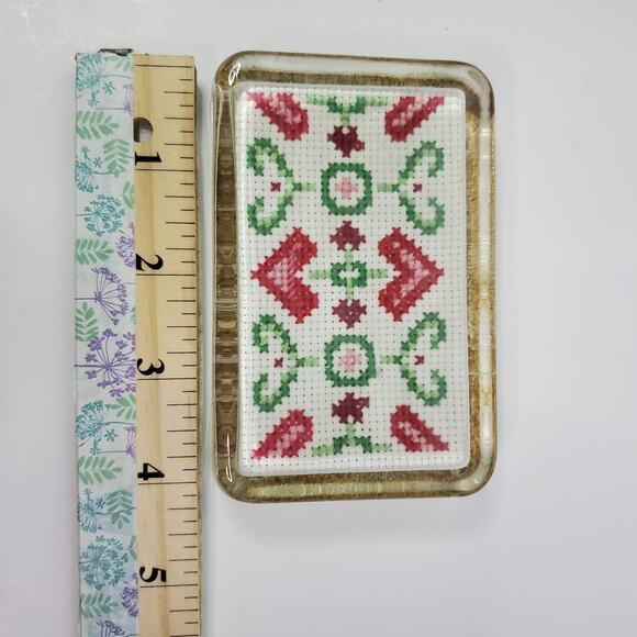 Vintage 83' Hearts Floral Cross Stitch Handmade Glass Paperweight Office Decor - Picture 11 of 11